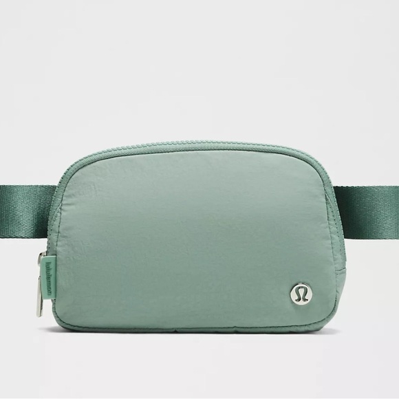 ⭐️NWT⭐️ Lululemon Everywhere Belt Bag 1L - Picture 1 of 5